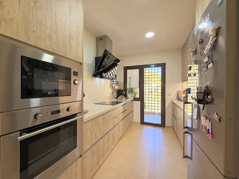 Apartment - Penthouse в продаже в Estepona, Málaga. В доме 2 спален и 2 ванных комнат. Площадь дома 100 м²