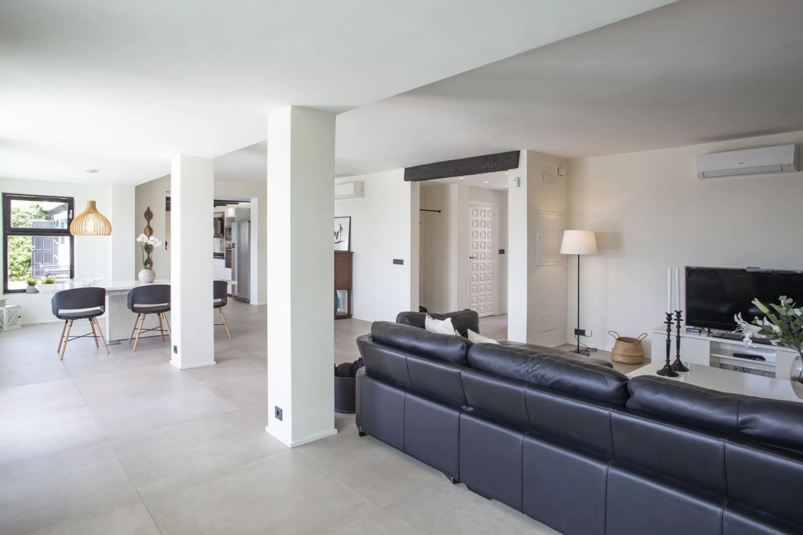 House - Detached Villa в продаже в Mijas, Málaga. В доме 4 спален и 3 ванных комнат. Площадь дома 200 м². Площадь участка 1000 м²