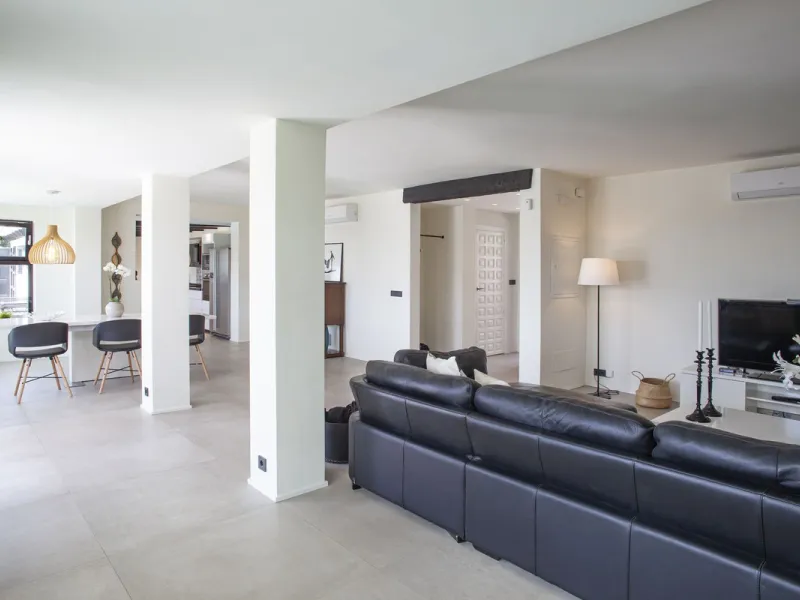 House - Detached Villa в продаже в Mijas, Málaga. В доме 4 спален и 3 ванных комнат. Площадь дома 200 м². Площадь участка 1000 м²