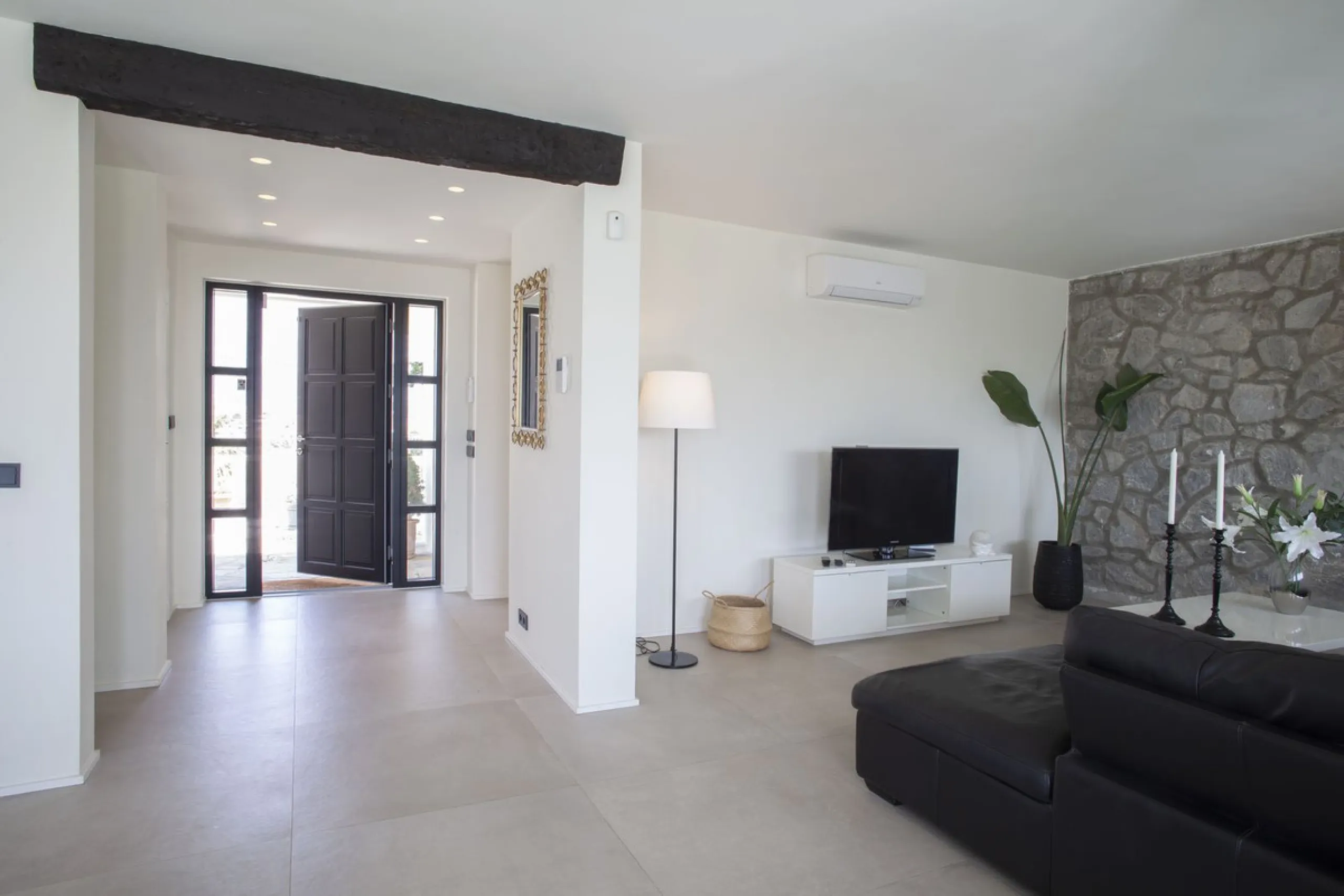 House - Detached Villa в продаже в Mijas, Málaga. В доме 4 спален и 3 ванных комнат. Площадь дома 200 м². Площадь участка 1000 м²