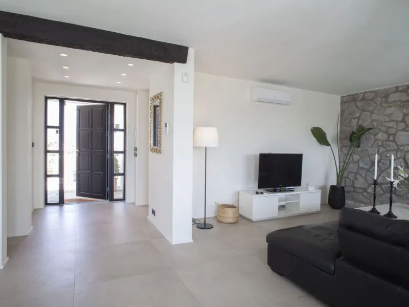 House - Detached Villa в продаже в Mijas, Málaga. В доме 4 спален и 3 ванных комнат. Площадь дома 200 м². Площадь участка 1000 м²