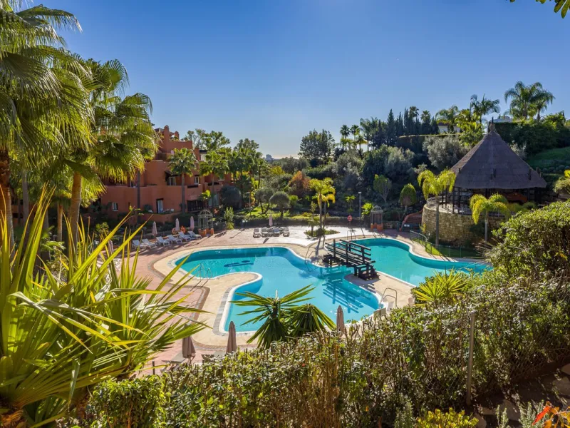Spektakuläre Wohnung mit vier Schlafzimmern und vier Badezimmern in Nueva Andalucía