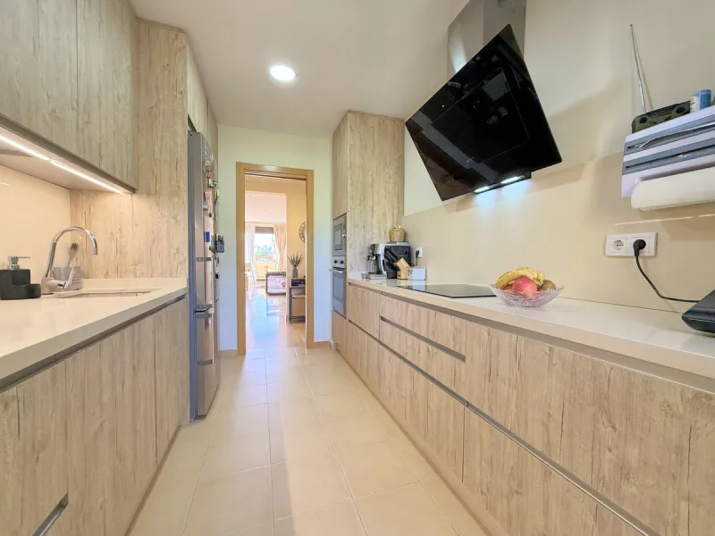 Apartment - Penthouse в продаже в Estepona, Málaga. В доме 2 спален и 2 ванных комнат. Площадь дома 100 м²