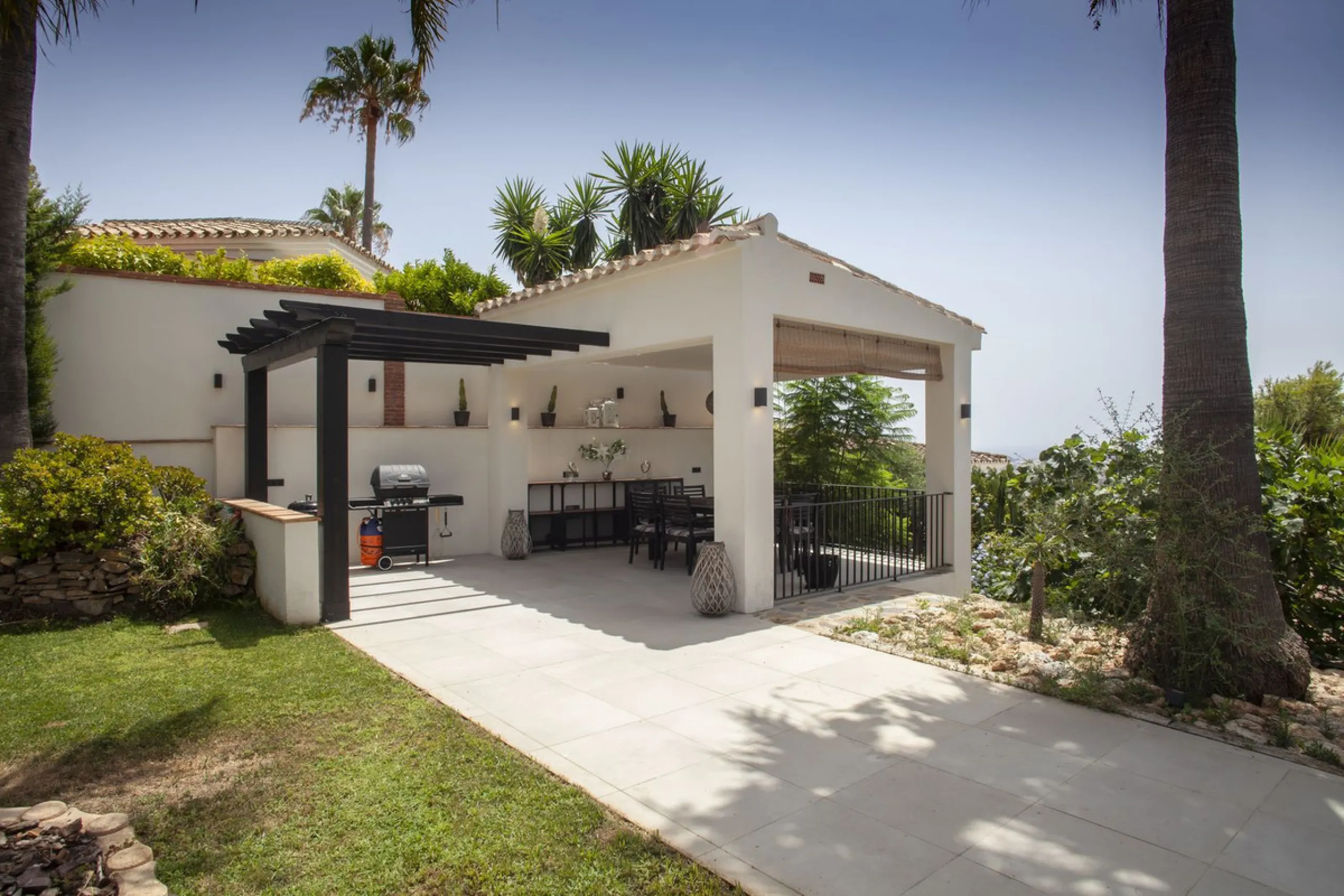 House - Detached Villa в продаже в Mijas, Málaga. В доме 4 спален и 3 ванных комнат. Площадь дома 200 м². Площадь участка 1000 м²