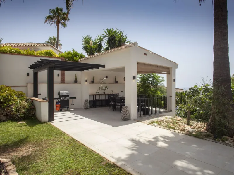 House - Detached Villa в продаже в Mijas, Málaga. В доме 4 спален и 3 ванных комнат. Площадь дома 200 м². Площадь участка 1000 м²