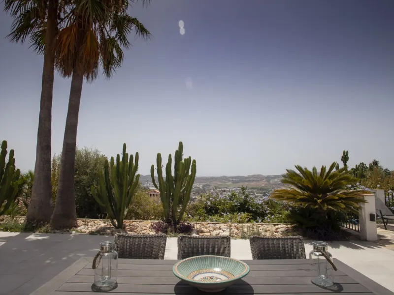 House - Detached Villa в продаже в Mijas, Málaga. В доме 4 спален и 3 ванных комнат. Площадь дома 200 м². Площадь участка 1000 м²