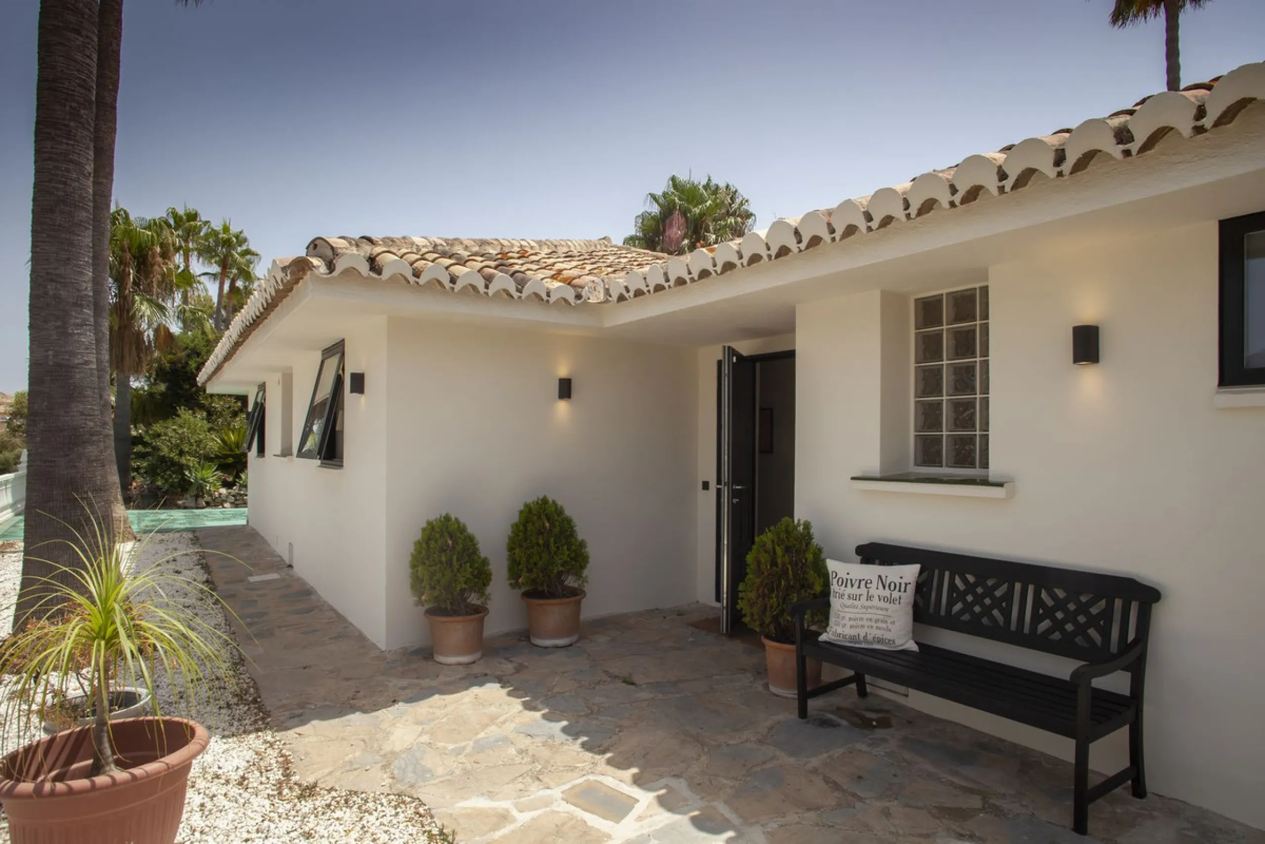House - Detached Villa в продаже в Mijas, Málaga. В доме 4 спален и 3 ванных комнат. Площадь дома 200 м². Площадь участка 1000 м²