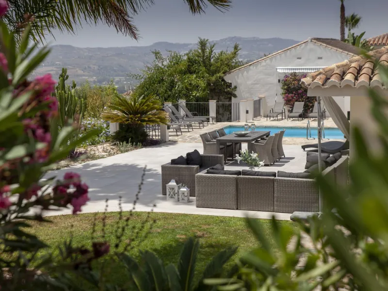 House - Detached Villa в продаже в Mijas, Málaga. В доме 4 спален и 3 ванных комнат. Площадь дома 200 м². Площадь участка 1000 м²