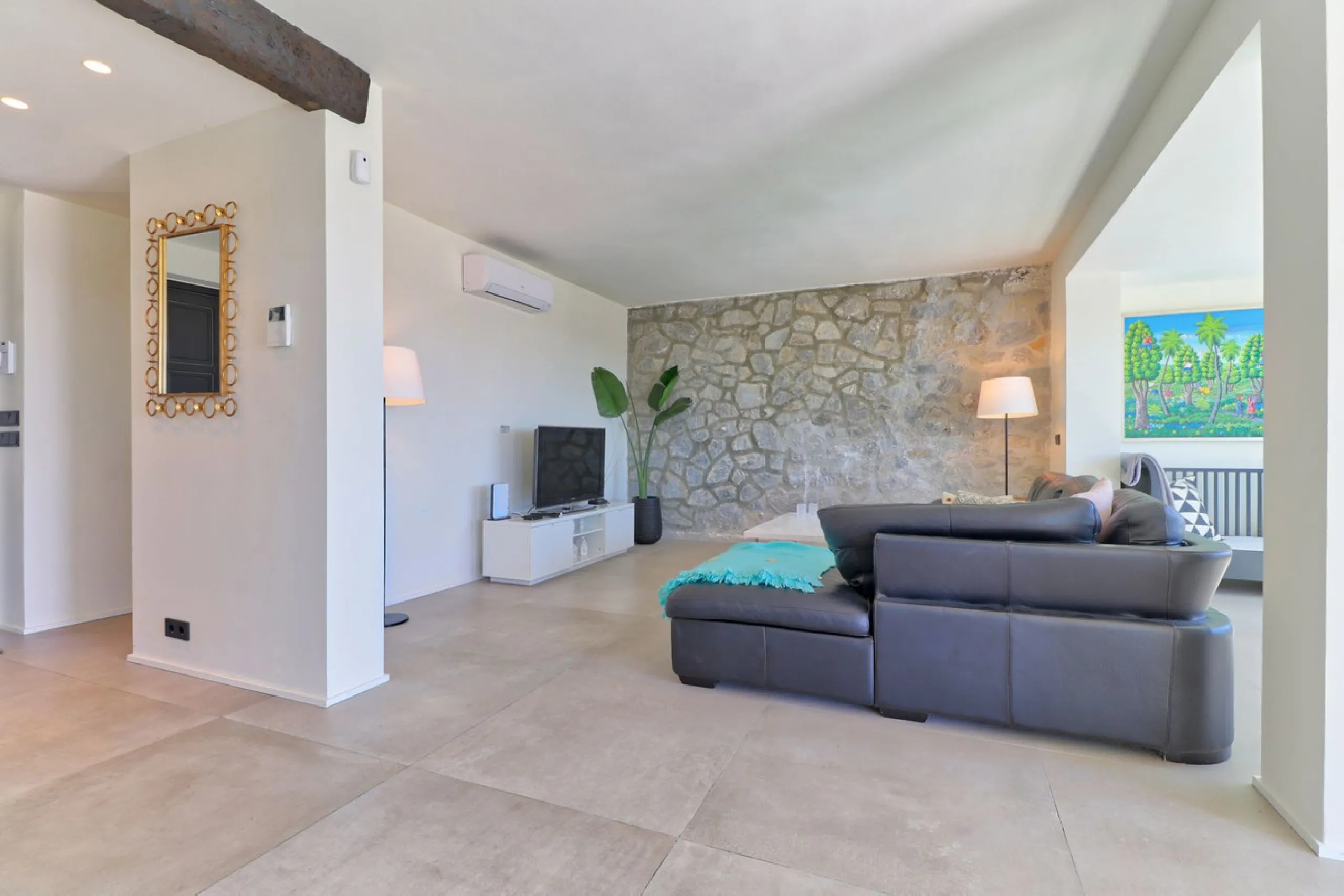 House - Detached Villa в продаже в Mijas, Málaga. В доме 4 спален и 3 ванных комнат. Площадь дома 200 м². Площадь участка 1000 м²