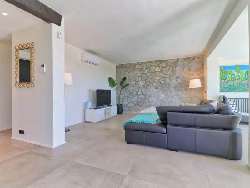 House - Detached Villa в продаже в Mijas, Málaga. В доме 4 спален и 3 ванных комнат. Площадь дома 200 м². Площадь участка 1000 м²