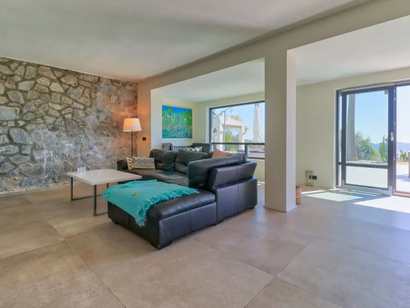 House - Detached Villa в продаже в Mijas, Málaga. В доме 4 спален и 3 ванных комнат. Площадь дома 200 м². Площадь участка 1000 м²