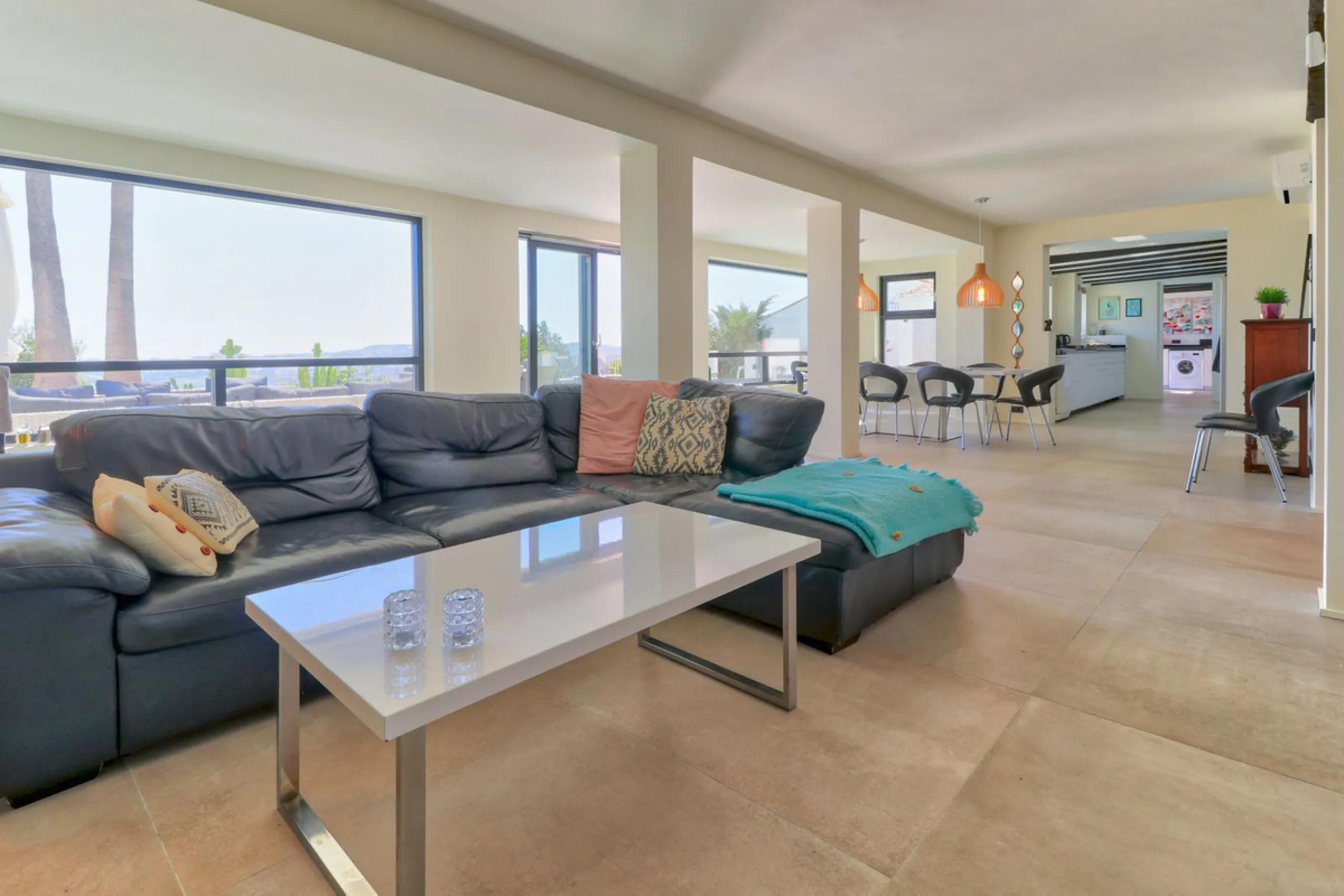 House - Detached Villa в продаже в Mijas, Málaga. В доме 4 спален и 3 ванных комнат. Площадь дома 200 м². Площадь участка 1000 м²