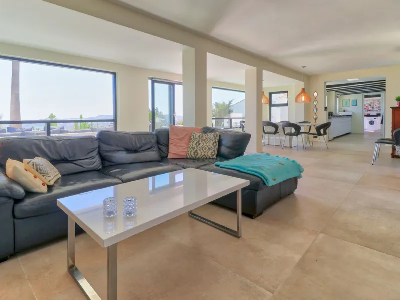 House - Detached Villa в продаже в Mijas, Málaga. В доме 4 спален и 3 ванных комнат. Площадь дома 200 м². Площадь участка 1000 м²