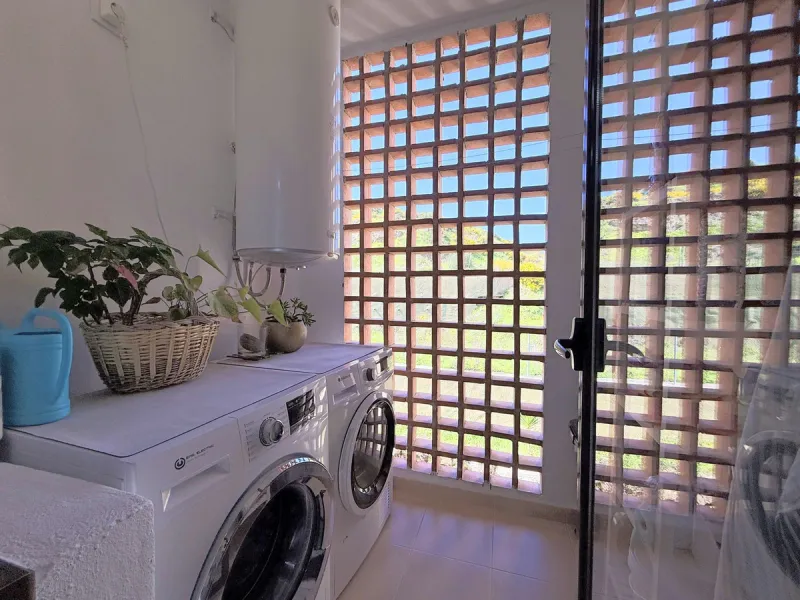 Apartment - Penthouse в продаже в Estepona, Málaga. В доме 2 спален и 2 ванных комнат. Площадь дома 100 м²