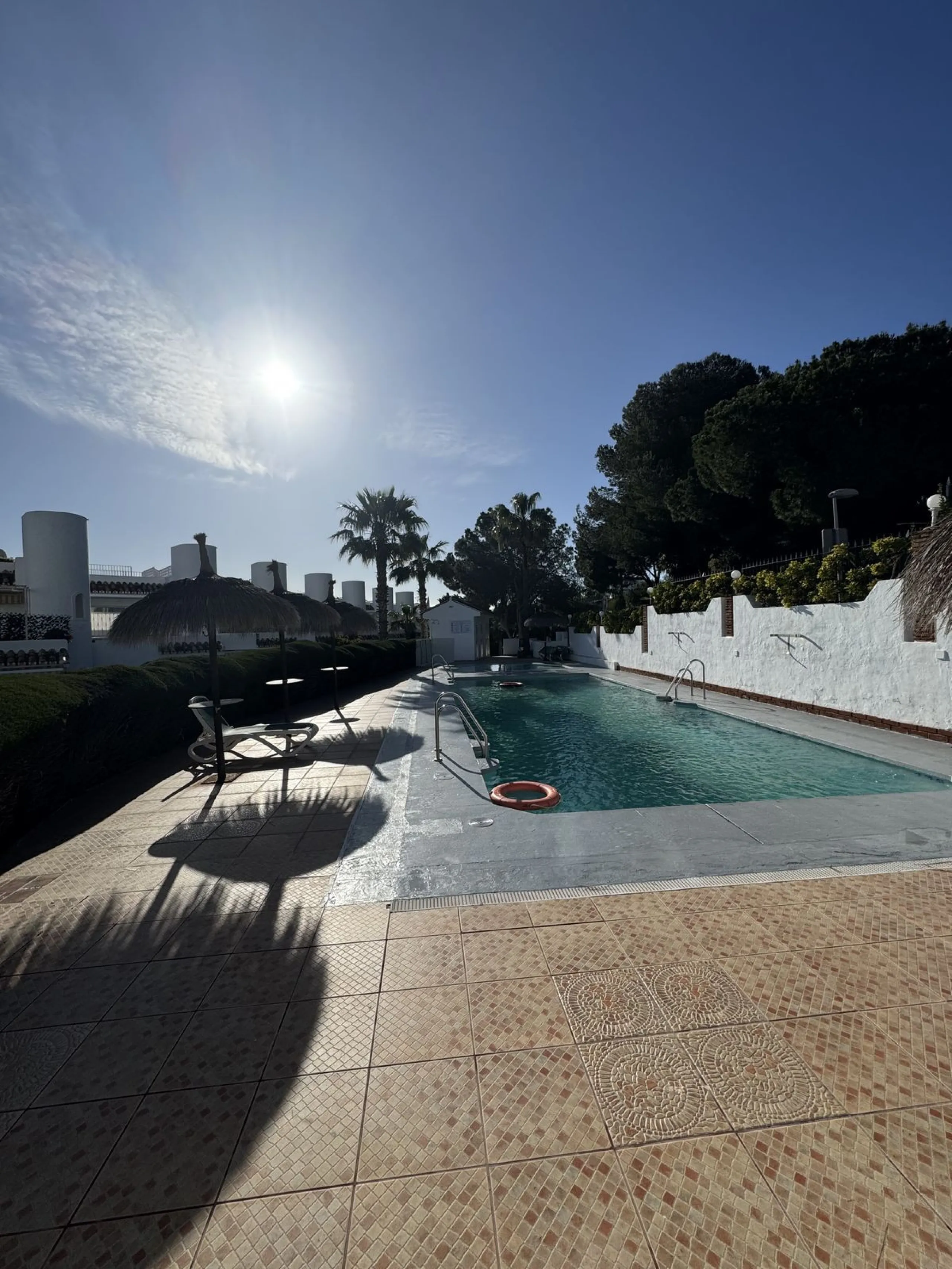 House - Semi-Detached House в продаже в Benalmadena, Málaga. В доме 4 спален и 3 ванных комнат. Площадь дома 212 м²