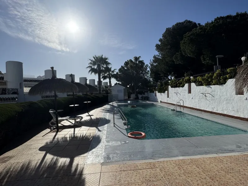 Absolutely Amazing front line Golf property! Huge terrasses with lovely views also to the sea from the rooftop. This is a true canvas that is perfect for investment or for a charming & lovely family home.