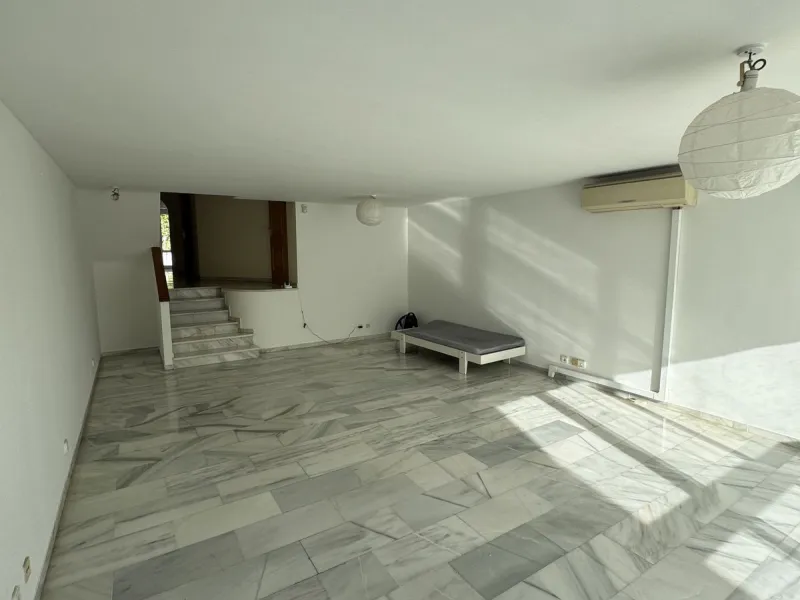 House - Semi-Detached House в продаже в Benalmadena, Málaga. В доме 4 спален и 3 ванных комнат. Площадь дома 212 м²