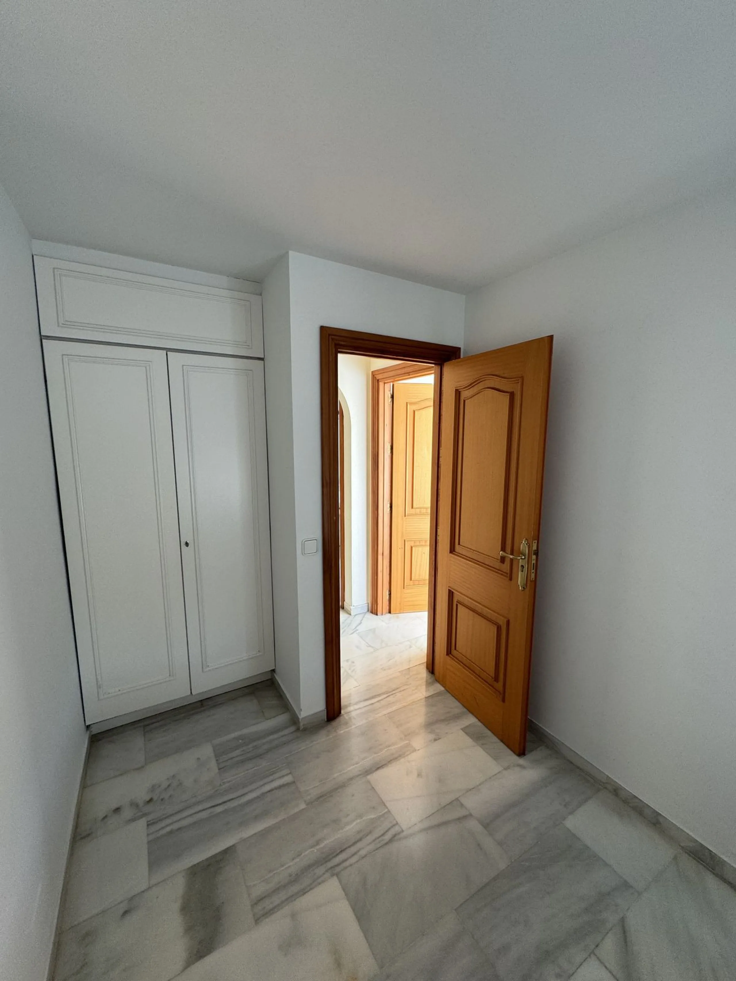House - Semi-Detached House в продаже в Benalmadena, Málaga. В доме 4 спален и 3 ванных комнат. Площадь дома 212 м²