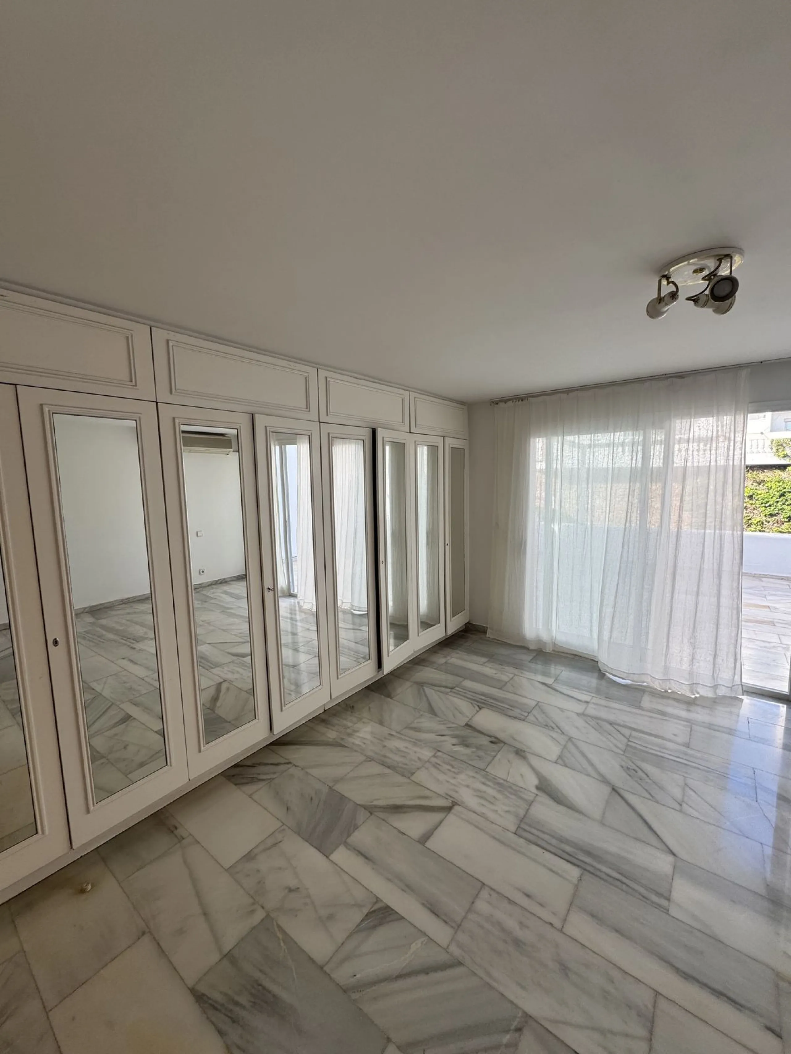 House - Semi-Detached House в продаже в Benalmadena, Málaga. В доме 4 спален и 3 ванных комнат. Площадь дома 212 м²