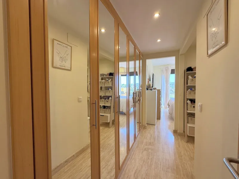 Apartment - Penthouse в продаже в Estepona, Málaga. В доме 2 спален и 2 ванных комнат. Площадь дома 100 м²