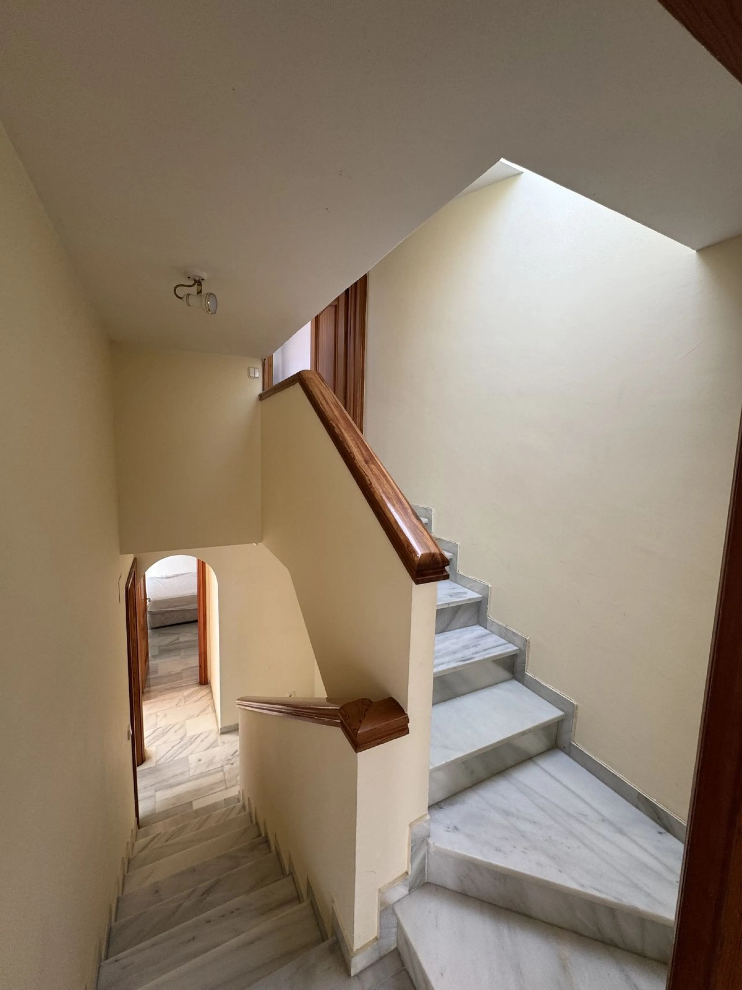House - Semi-Detached House в продаже в Benalmadena, Málaga. В доме 4 спален и 3 ванных комнат. Площадь дома 212 м²