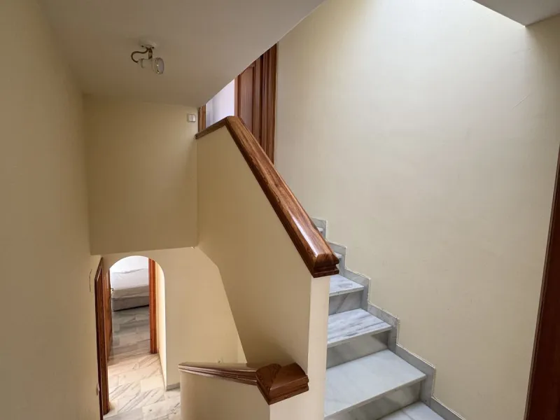 House - Semi-Detached House в продаже в Benalmadena, Málaga. В доме 4 спален и 3 ванных комнат. Площадь дома 212 м²