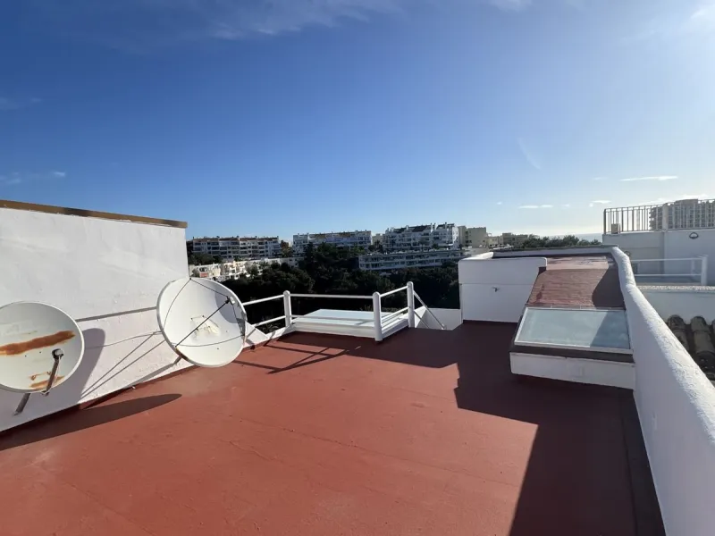 House - Semi-Detached House в продаже в Benalmadena, Málaga. В доме 4 спален и 3 ванных комнат. Площадь дома 212 м²