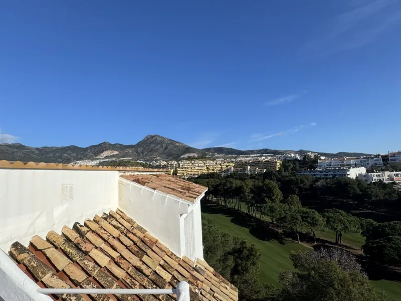 House - Semi-Detached House в продаже в Benalmadena, Málaga. В доме 4 спален и 3 ванных комнат. Площадь дома 212 м²