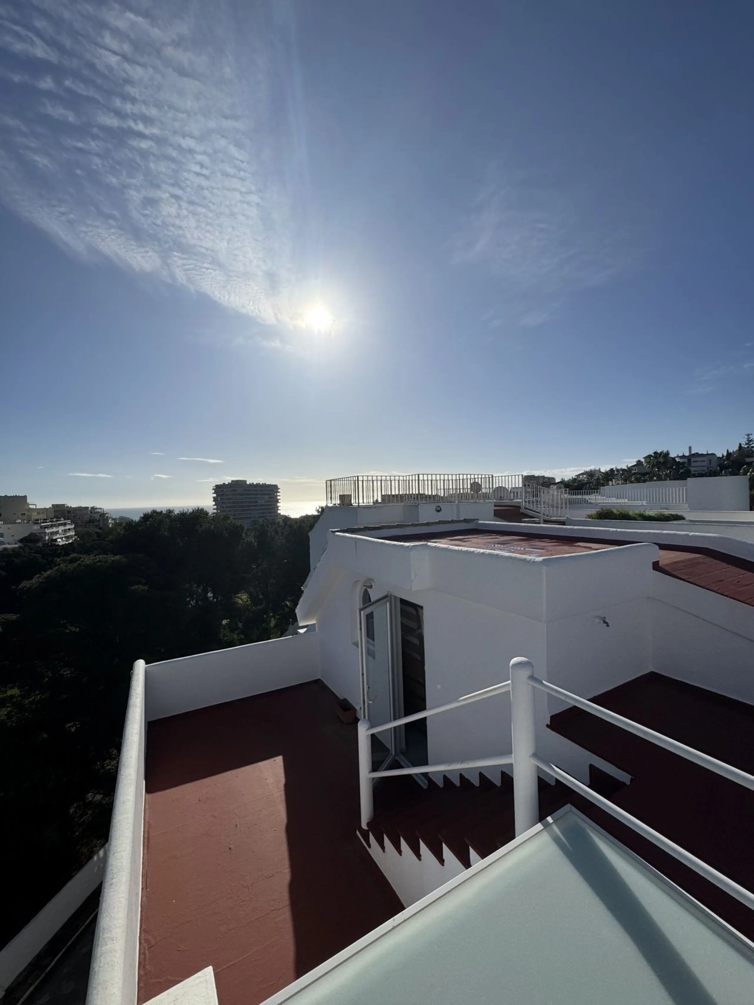House - Semi-Detached House в продаже в Benalmadena, Málaga. В доме 4 спален и 3 ванных комнат. Площадь дома 212 м²