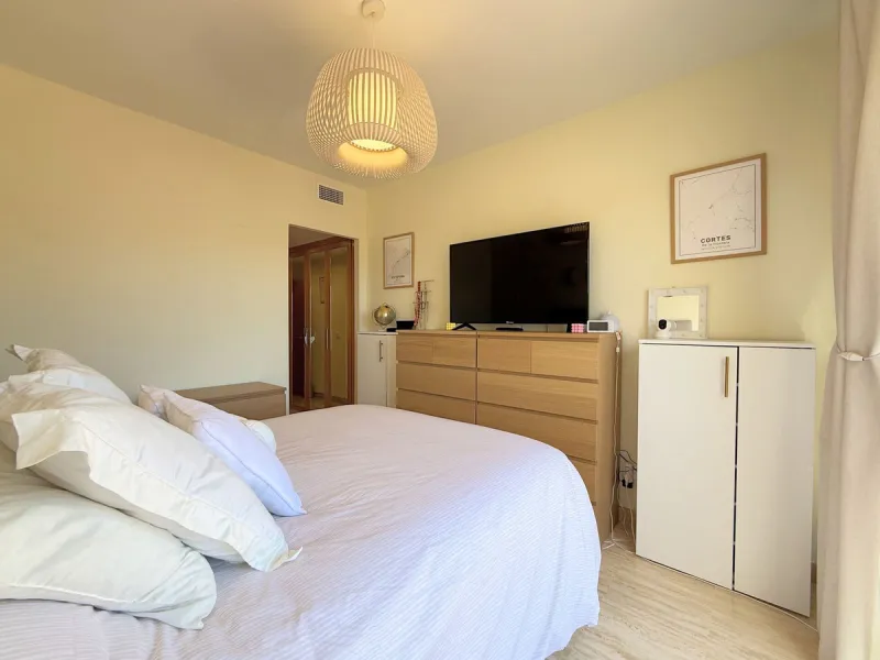 Apartment - Penthouse в продаже в Estepona, Málaga. В доме 2 спален и 2 ванных комнат. Площадь дома 100 м²