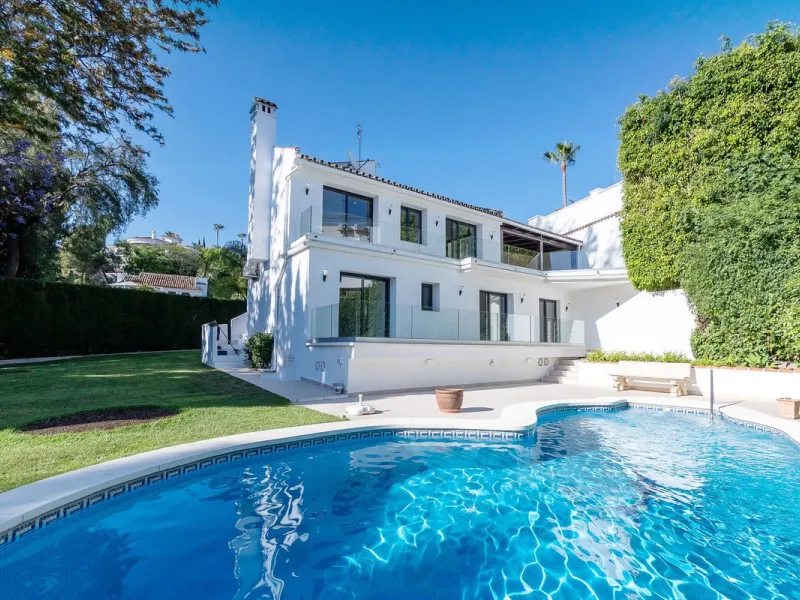 Gated community with security at night and during the summer from 6:00 p.m. to 6:00 a.m.