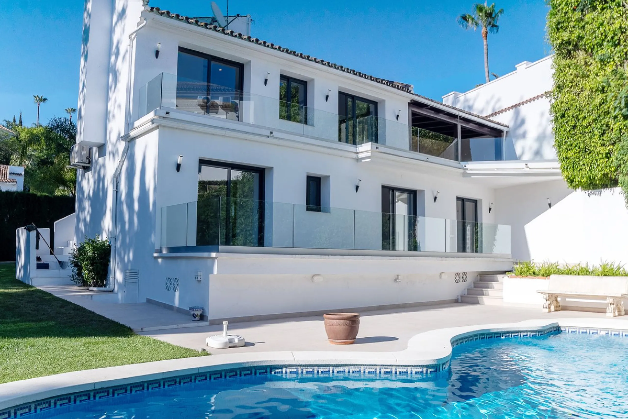Gated community with security at night and during the summer from 6:00 p.m. to 6:00 a.m.