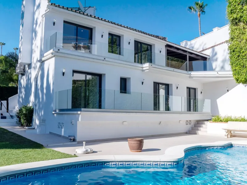 Gated community with security at night and during the summer from 6:00 p.m. to 6:00 a.m.