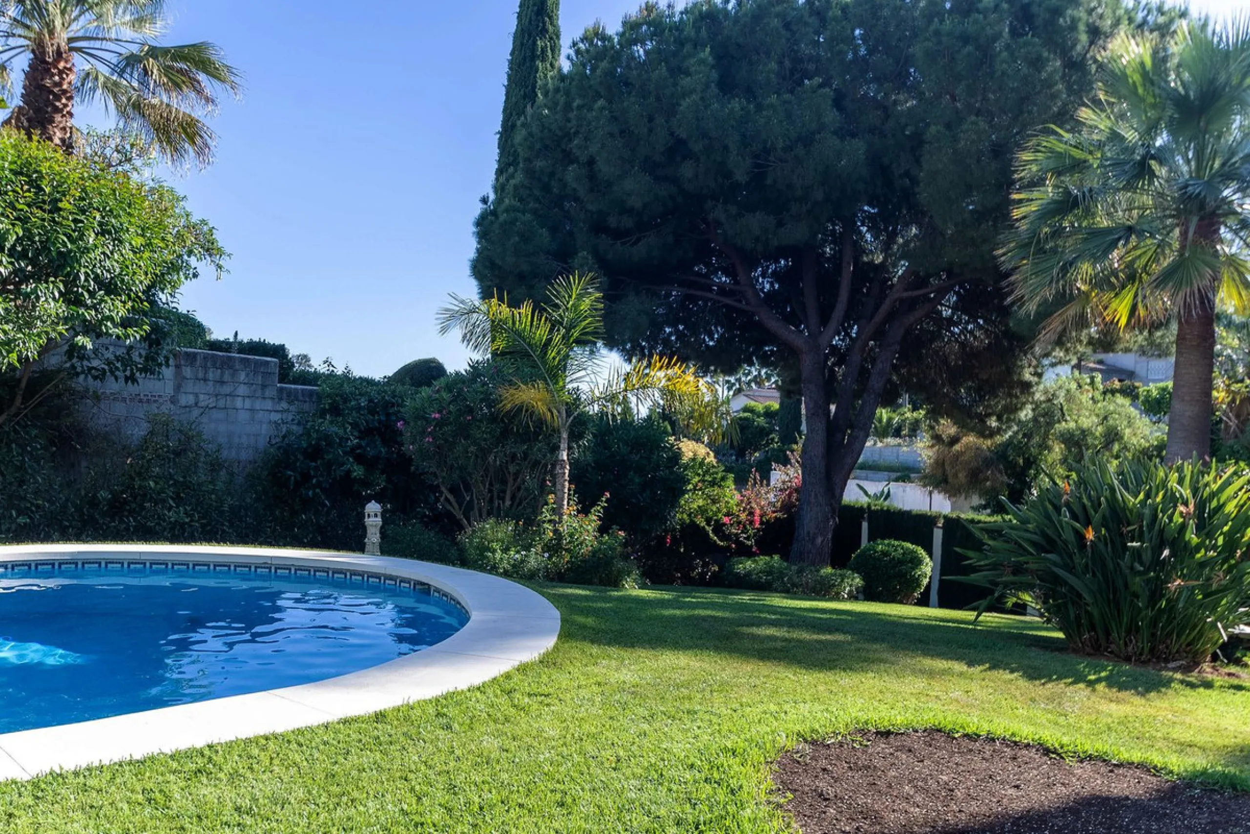 Gated community with security at night and during the summer from 6:00 p.m. to 6:00 a.m.