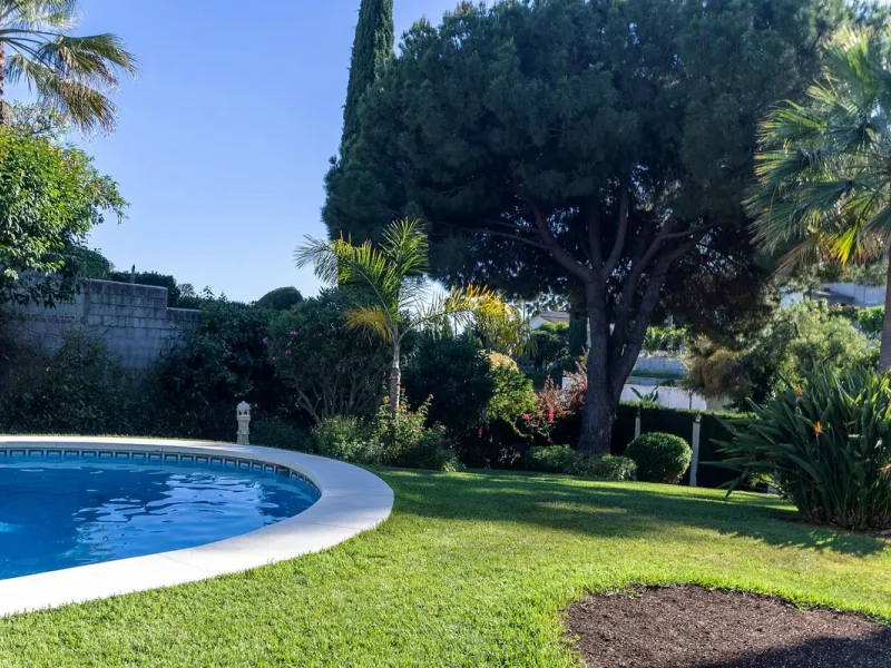 Gated community with security at night and during the summer from 6:00 p.m. to 6:00 a.m.