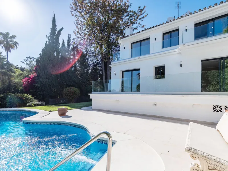 Gated community with security at night and during the summer from 6:00 p.m. to 6:00 a.m.