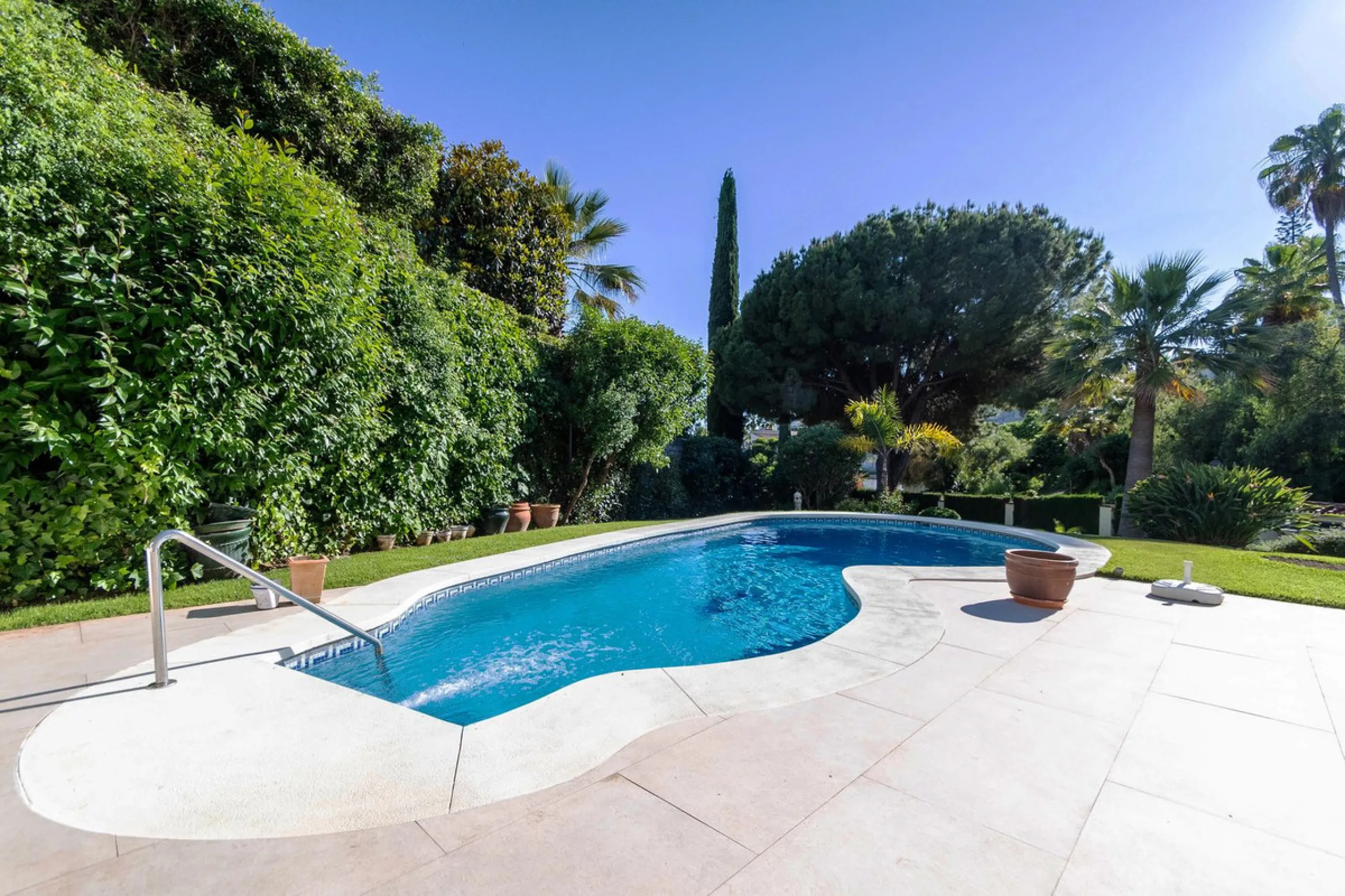Gated community with security at night and during the summer from 6:00 p.m. to 6:00 a.m.