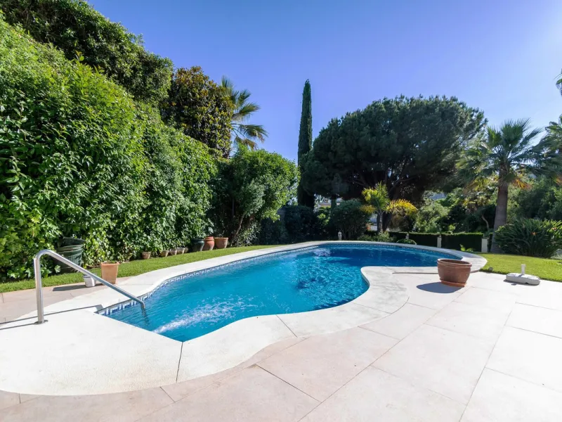 Gated community with security at night and during the summer from 6:00 p.m. to 6:00 a.m.
