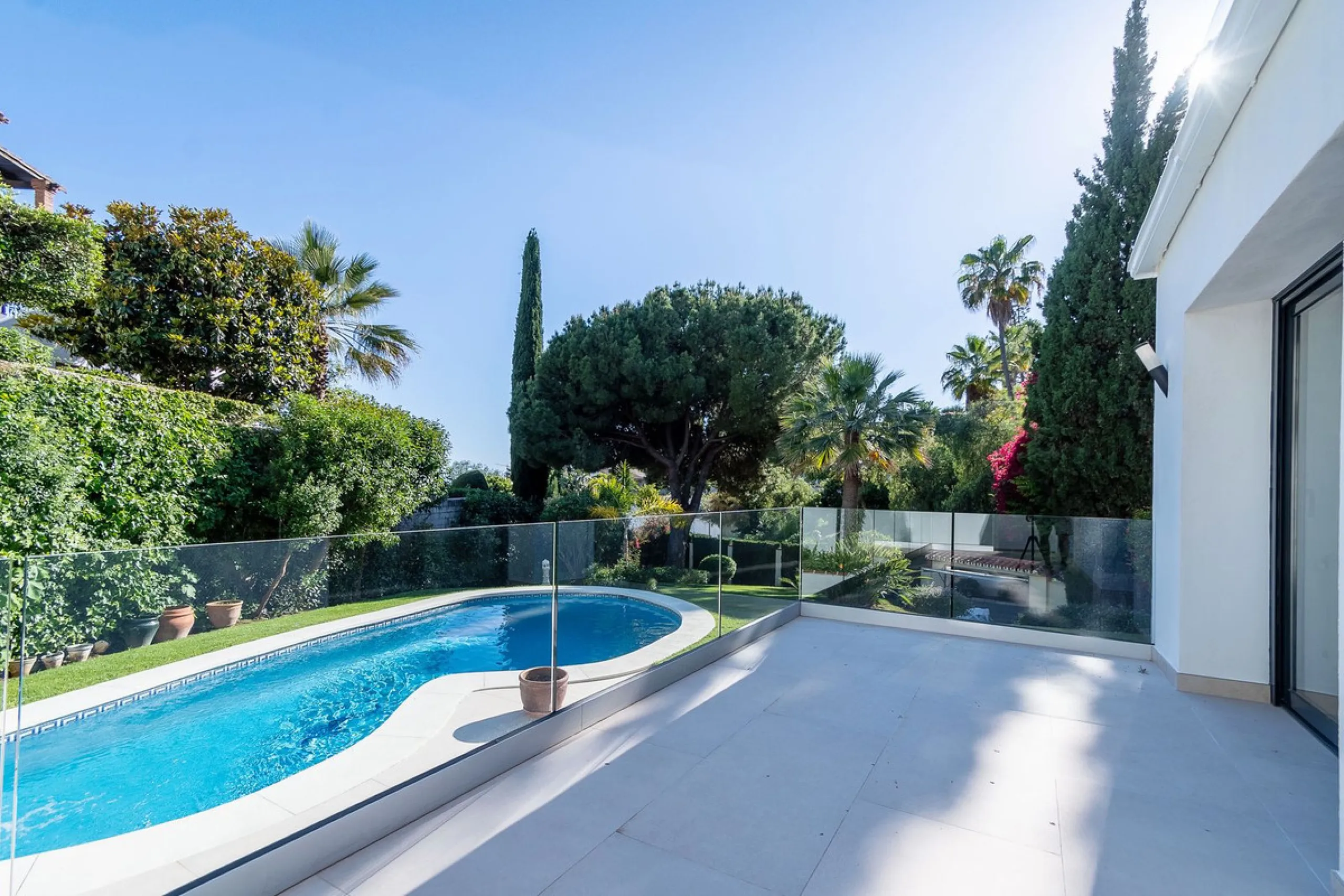 Gated community with security at night and during the summer from 6:00 p.m. to 6:00 a.m.