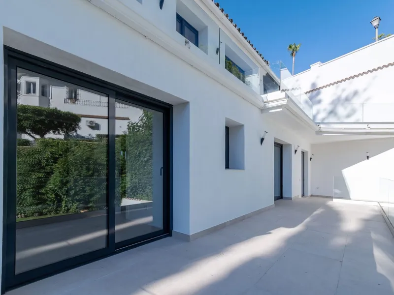 Gated community with security at night and during the summer from 6:00 p.m. to 6:00 a.m.
