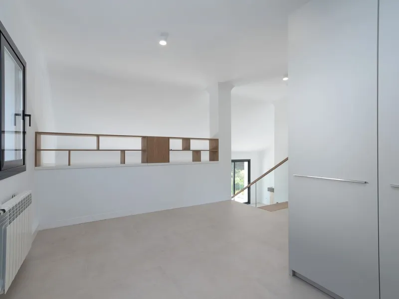 Gated community with security at night and during the summer from 6:00 p.m. to 6:00 a.m.