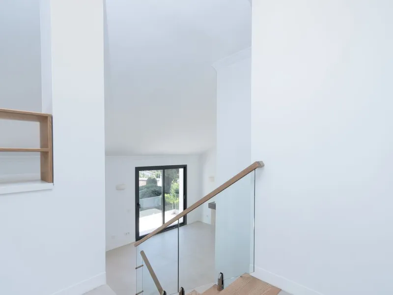 Gated community with security at night and during the summer from 6:00 p.m. to 6:00 a.m.