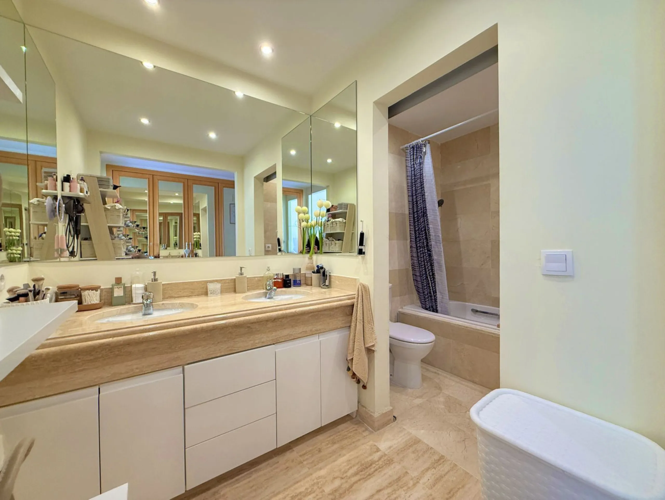 Apartment - Penthouse в продаже в Estepona, Málaga. В доме 2 спален и 2 ванных комнат. Площадь дома 100 м²