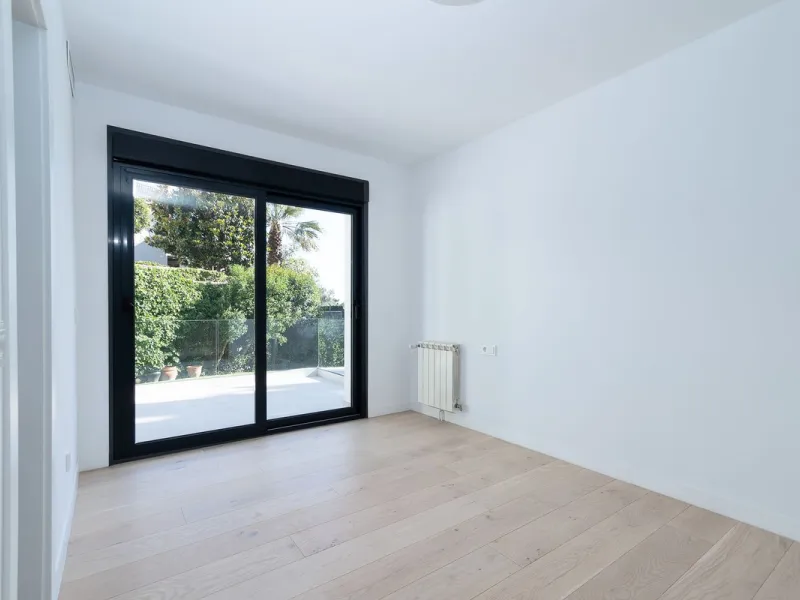 Gated community with security at night and during the summer from 6:00 p.m. to 6:00 a.m.