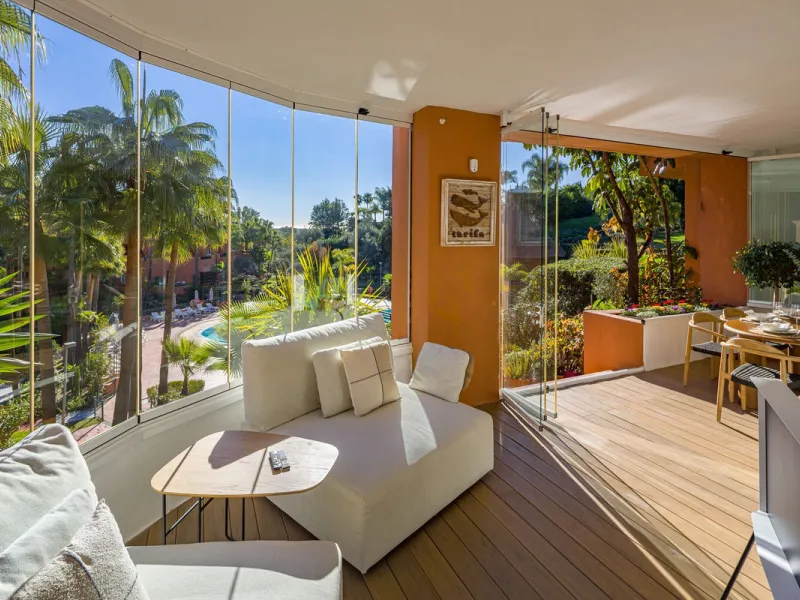 Spektakuläre Wohnung mit vier Schlafzimmern und vier Badezimmern in Nueva Andalucía