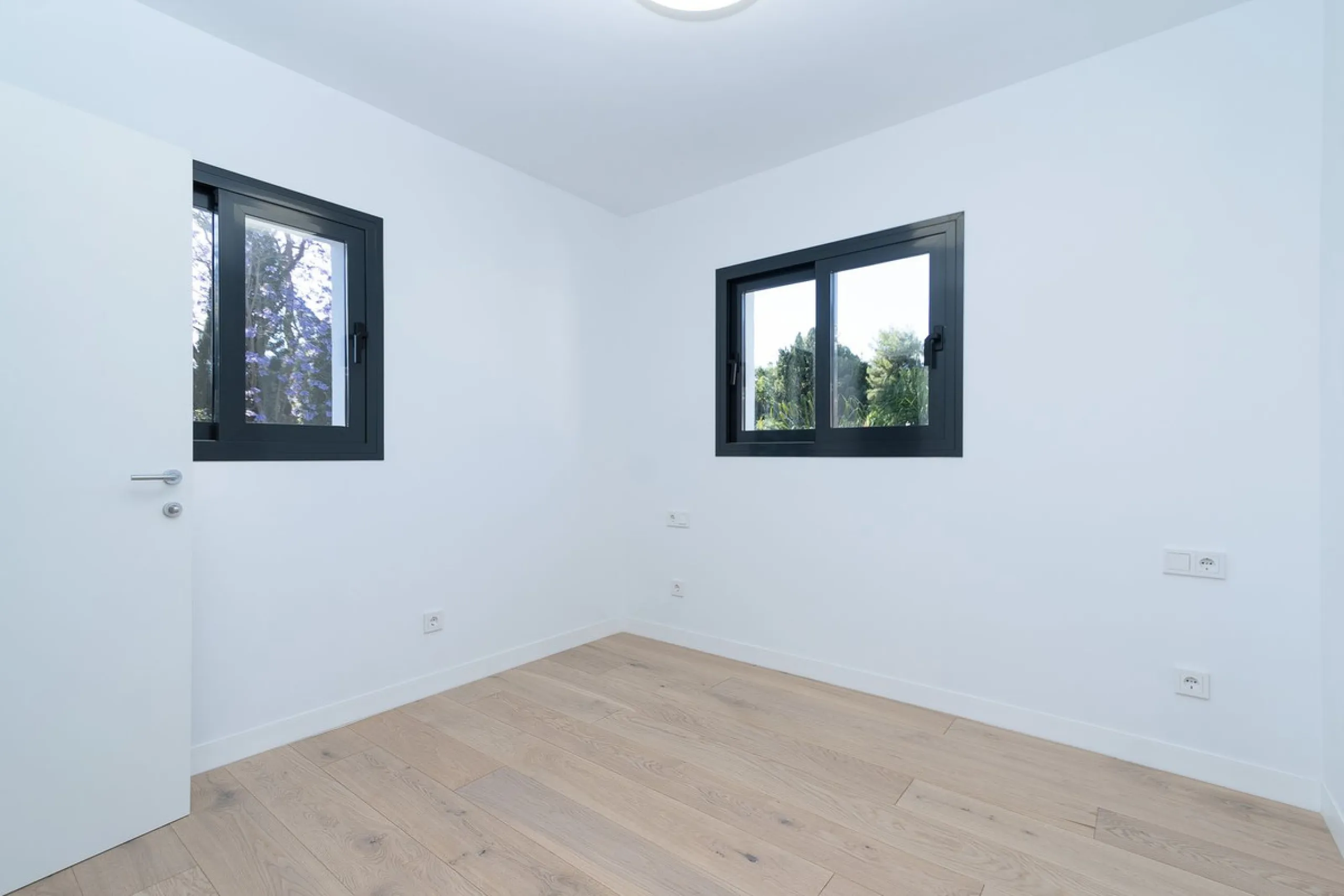 Gated community with security at night and during the summer from 6:00 p.m. to 6:00 a.m.