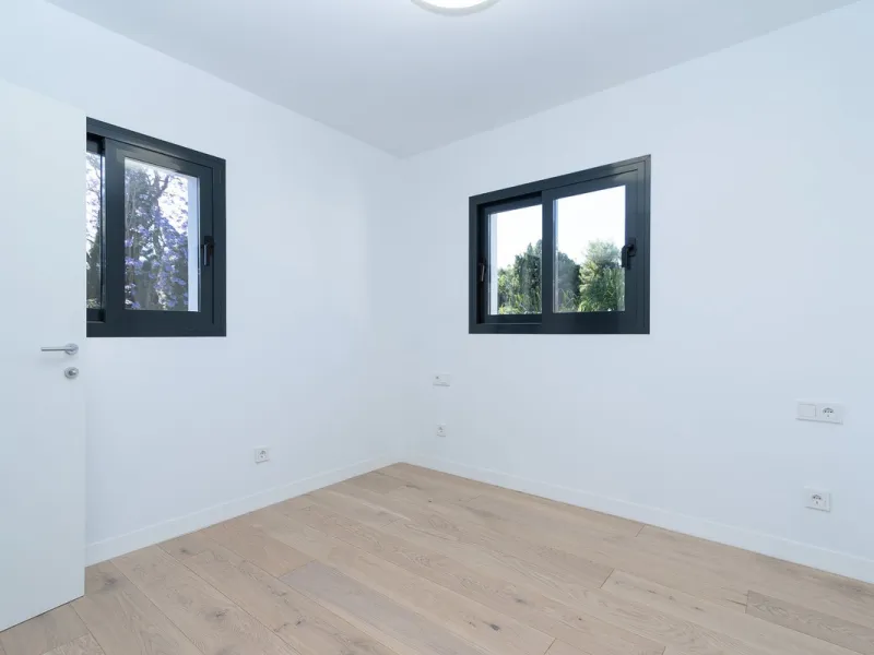 Gated community with security at night and during the summer from 6:00 p.m. to 6:00 a.m.