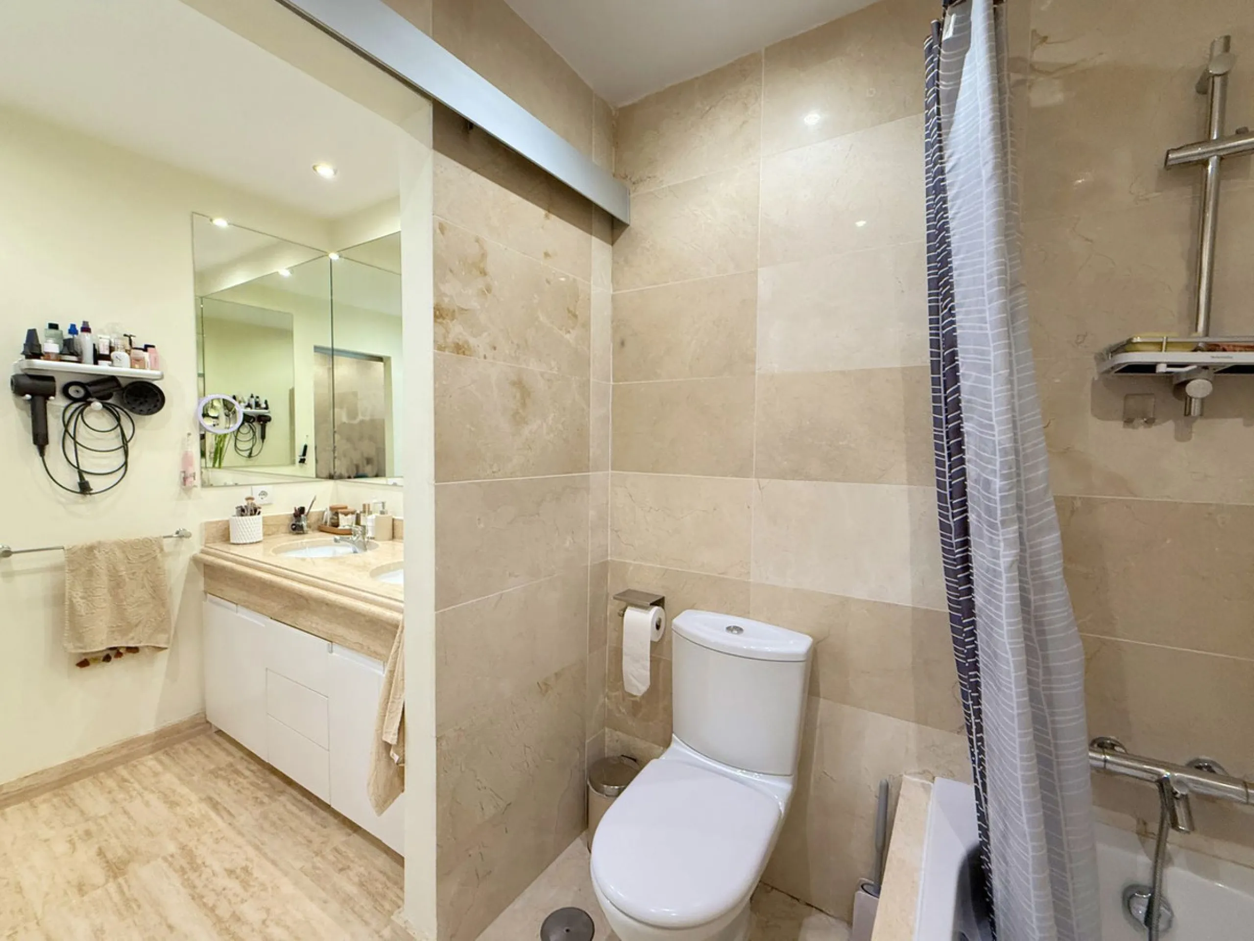 Apartment - Penthouse в продаже в Estepona, Málaga. В доме 2 спален и 2 ванных комнат. Площадь дома 100 м²