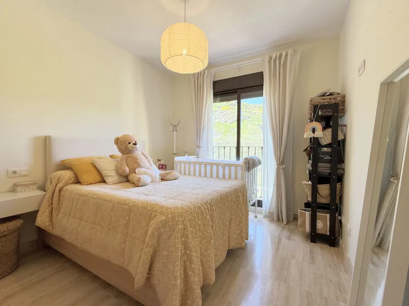 Apartment - Penthouse в продаже в Estepona, Málaga. В доме 2 спален и 2 ванных комнат. Площадь дома 100 м²