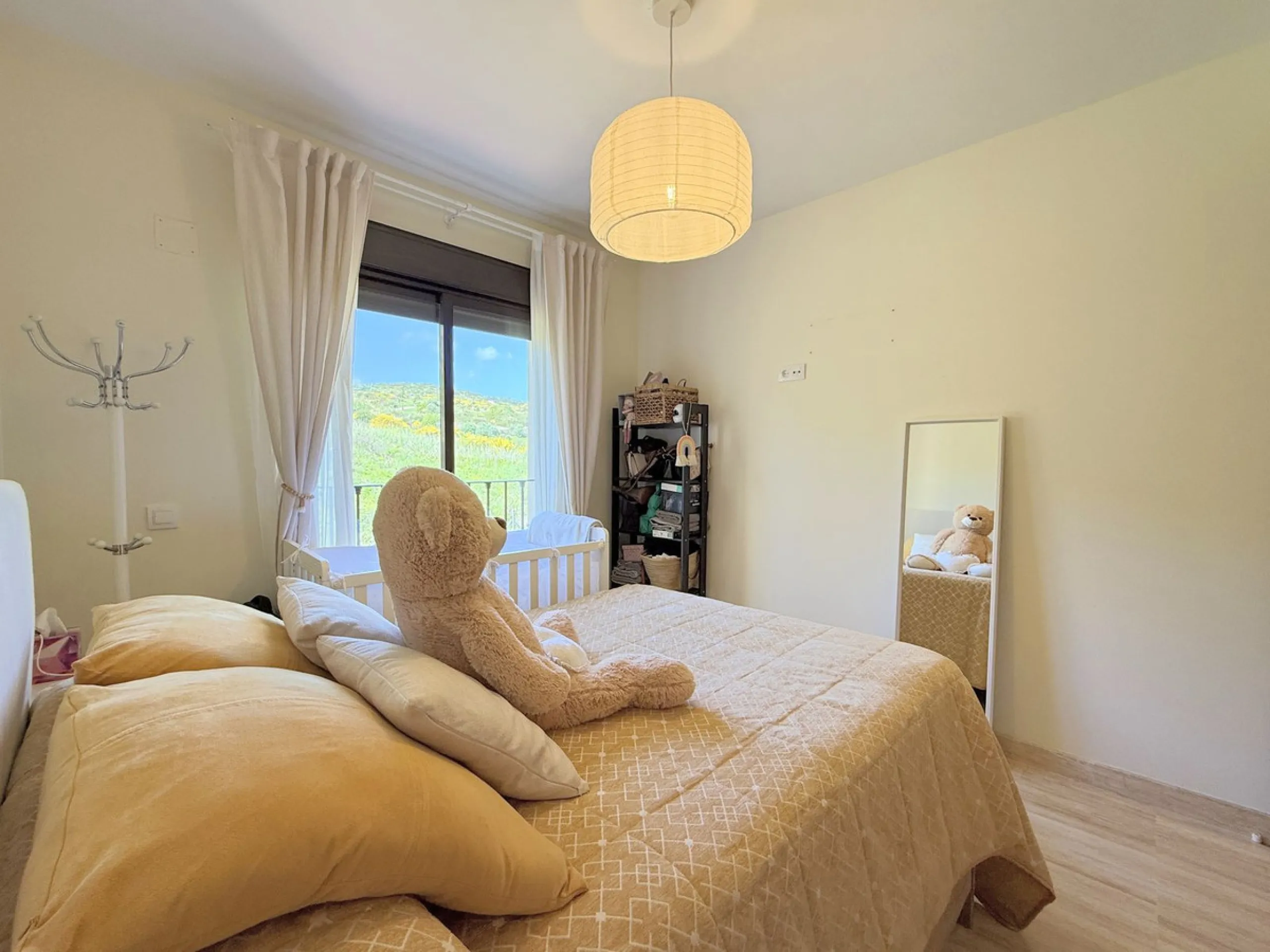 Apartment - Penthouse в продаже в Estepona, Málaga. В доме 2 спален и 2 ванных комнат. Площадь дома 100 м²